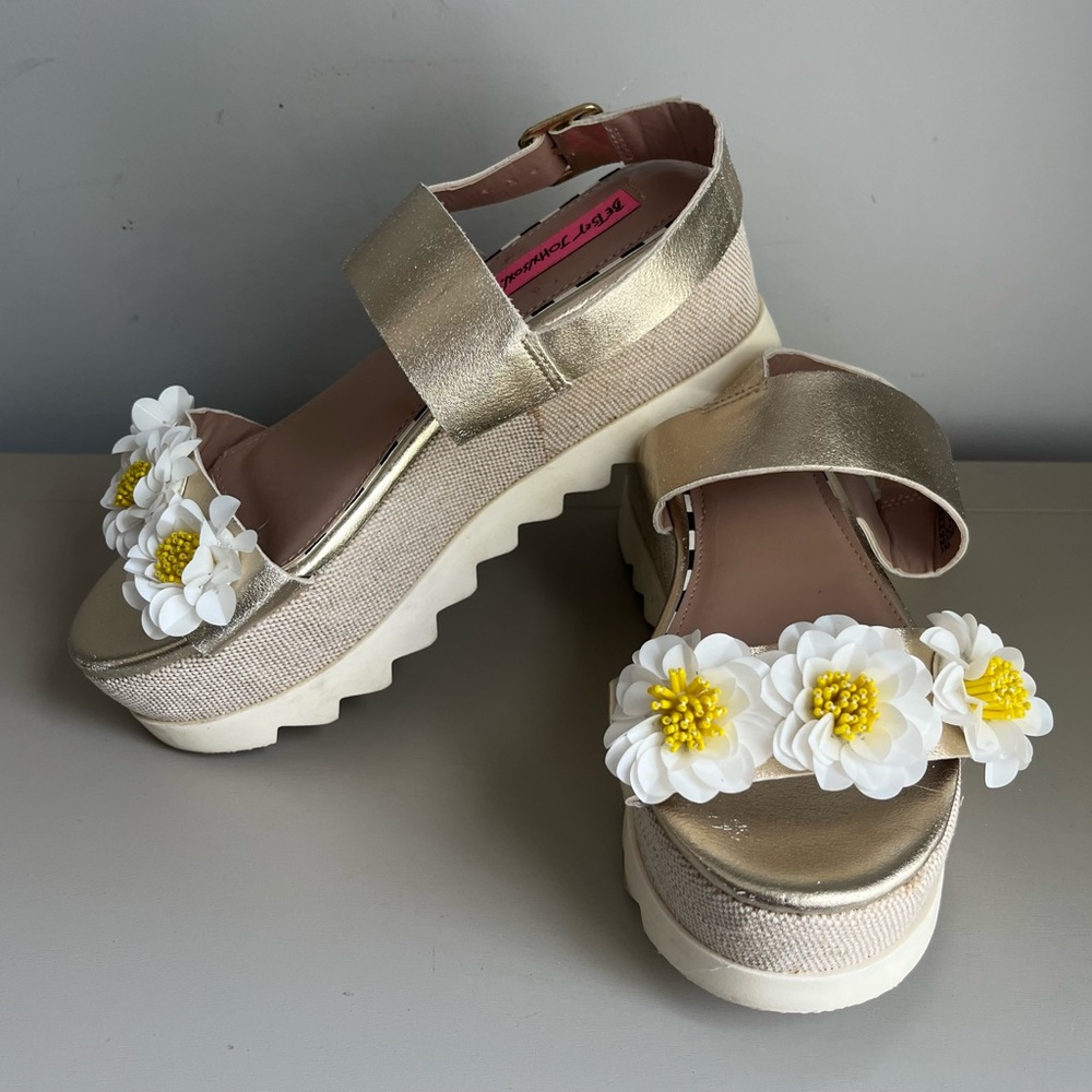 Betsey Johnson Gold Platform Sandals with Floral Daisy beaded Accents